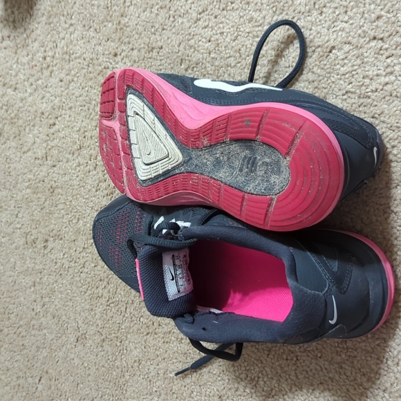 Nike shoes - Picture 4 of 4